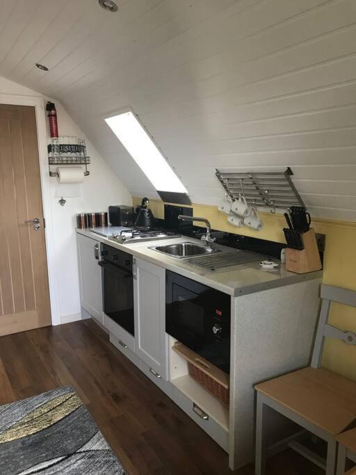 Bumble Bee Cottage Plymouth Exterior photo