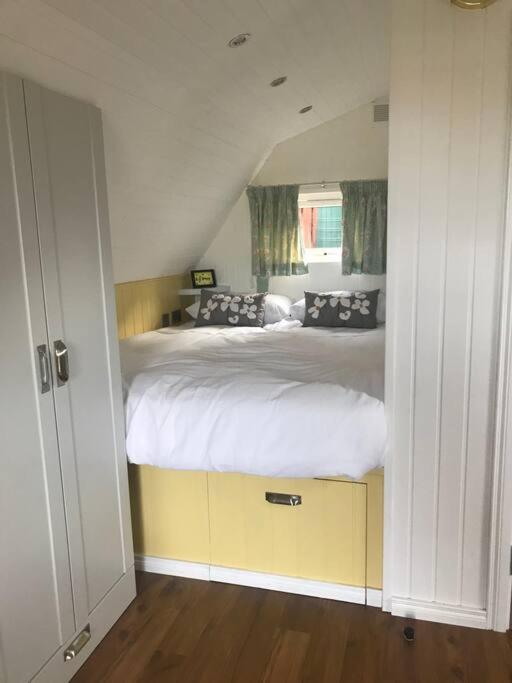 Bumble Bee Cottage Plymouth Exterior photo
